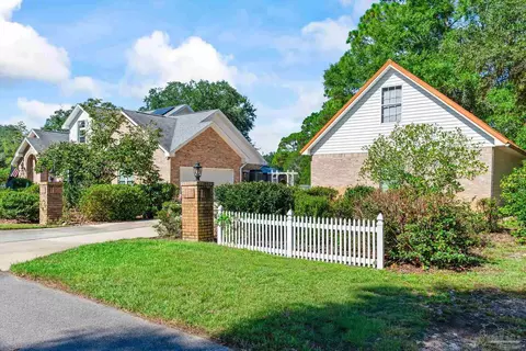 Exterior - 7232 Bayshore Dr, Milton, FL 32583 photo 2 of 13