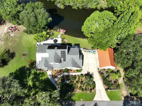 View/Area - 7232 Bayshore Dr, Milton, FL 32583 photo 2 of 8