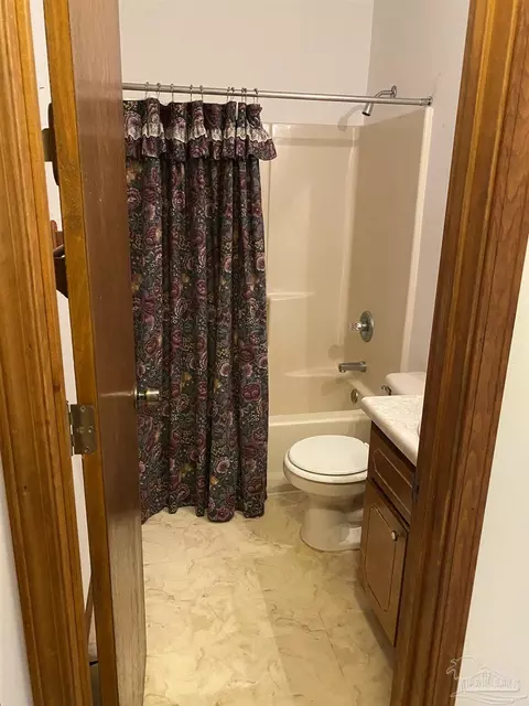 Bath - 6333 Rice St, Milton, FL 32583 photo 1 of 1