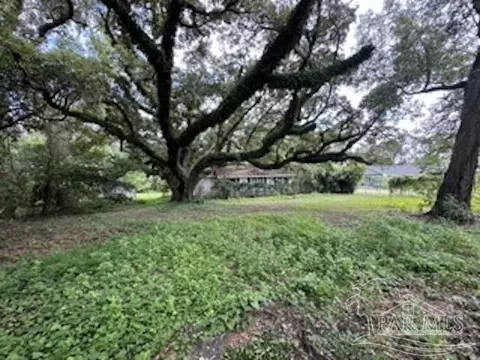 1300 N W St, Pensacola, FL 32505