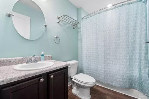 Bath - 4082 Chickadee St, Milton, FL 32583 photo 1 of 5