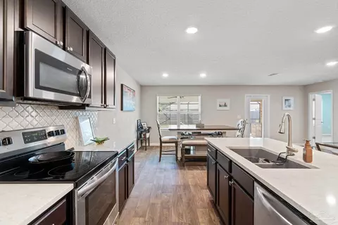 Kitchen - 4082 Chickadee St, Milton, FL 32583 photo 4 of 5