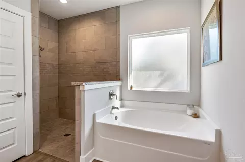 Bath - 5721 Kailey Rd, Milton, FL 32583 photo 2 of 4