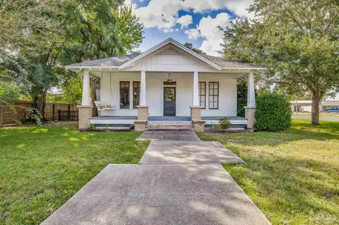 5093 Canal St, Milton, FL 32570