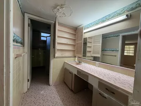 Bath - 305 Calhoun Ave, Pensacola, FL 32507 photo 6 of 7
