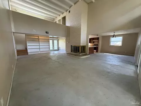 Living - 305 Calhoun Ave, Pensacola, FL 32507 photo 3 of 5