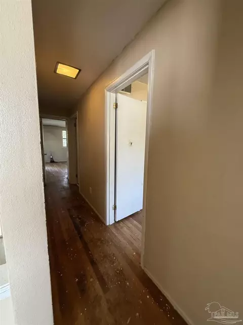 Entry Way - 305 Calhoun Ave, Pensacola, FL 32507 photo 2 of 2