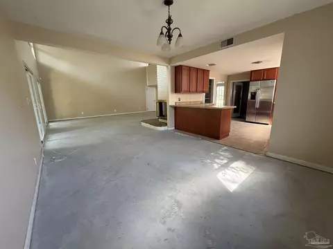 Living - 305 Calhoun Ave, Pensacola, FL 32507 photo 5 of 5