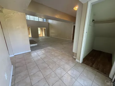 Living - 305 Calhoun Ave, Pensacola, FL 32507 photo 2 of 5