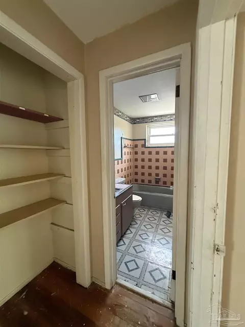 Bath - 305 Calhoun Ave, Pensacola, FL 32507 photo 4 of 7