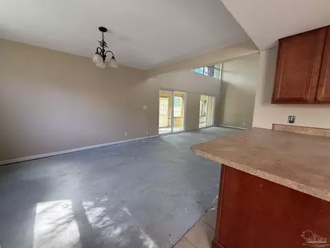 Living - 305 Calhoun Ave, Pensacola, FL 32507 photo 4 of 5