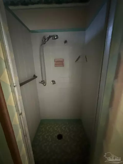 Bath - 305 Calhoun Ave, Pensacola, FL 32507 photo 3 of 7