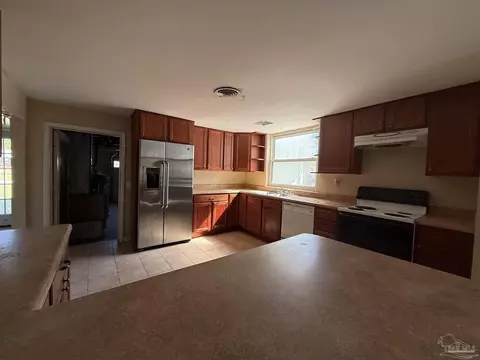 Kitchen - 305 Calhoun Ave, Pensacola, FL 32507 photo 3 of 3