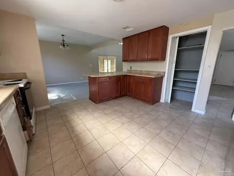 Kitchen - 305 Calhoun Ave, Pensacola, FL 32507 photo 2 of 3