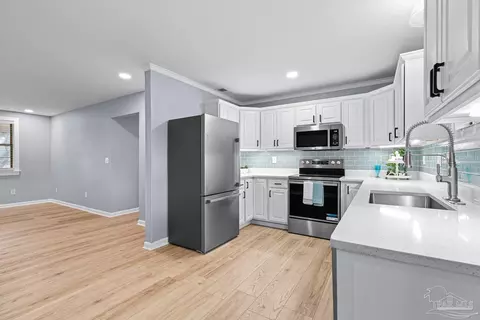 5968 Capitol Dr, Gulf Breeze, FL 32563