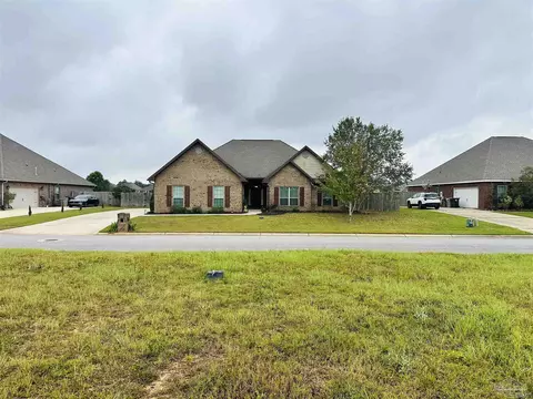 937 Aberdeen Dr, Cantonment, FL 32533