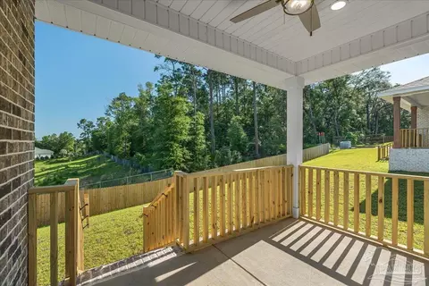 Exterior - 7721 Piper Cir, Milton, FL 32583 photo 4 of 9