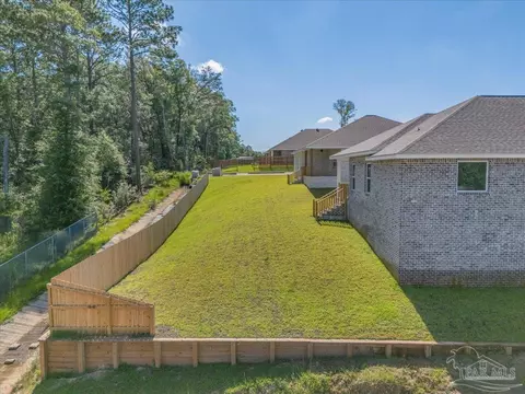 Exterior - 7721 Piper Cir, Milton, FL 32583 photo 7 of 9