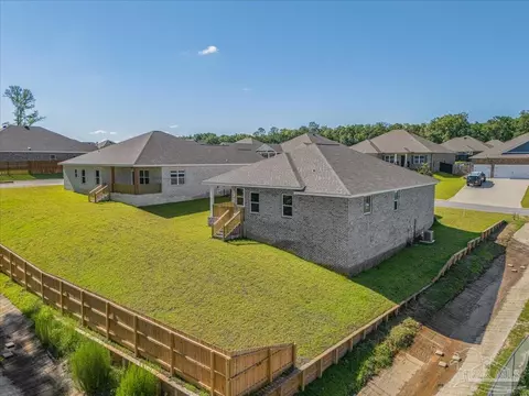 Exterior - 7721 Piper Cir, Milton, FL 32583 photo 8 of 9