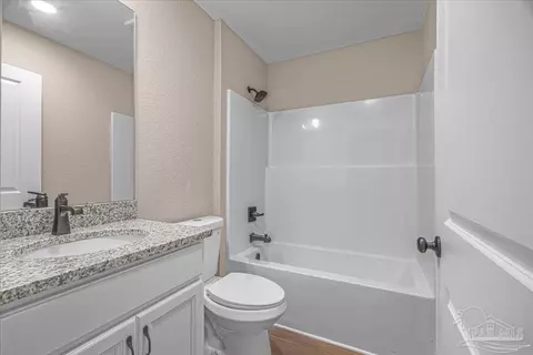 Bath - 7721 Piper Cir, Milton, FL 32583 photo 1 of 4