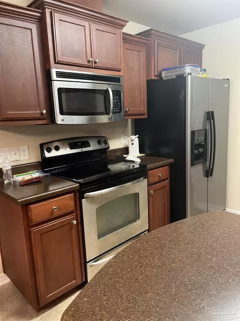 Kitchen - 4076 Berry Cir, Pace, FL 32571 photo 1 of 4