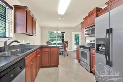 Kitchen - 4076 Berry Cir, Pace, FL 32571 photo 3 of 4