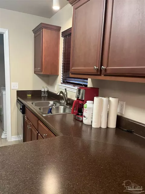 Kitchen - 4076 Berry Cir, Pace, FL 32571 photo 2 of 4