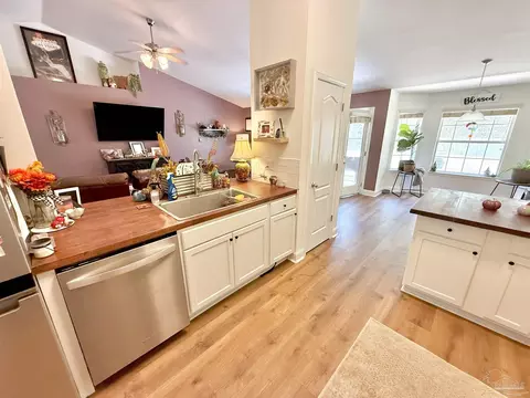 Kitchen - 5497 Tucker Cir, Pace, FL 32571 photo 3 of 4