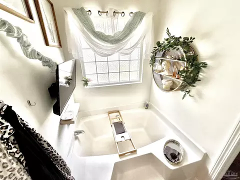 Bath - 5497 Tucker Cir, Pace, FL 32571 photo 1 of 3