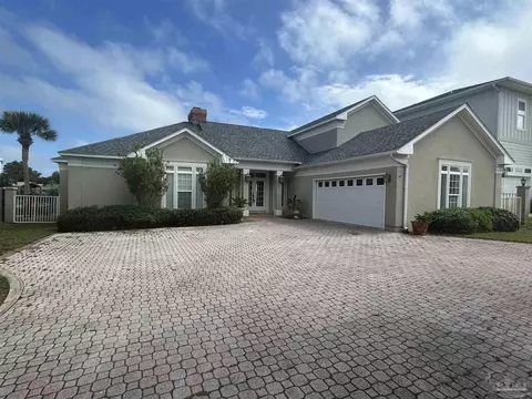 1098 Harbor Ln, Gulf Breeze, FL 32563