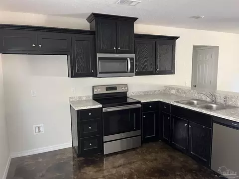 5544 Hill St, Milton, FL 32570