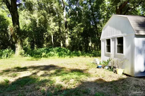 Exterior - 7724 Elrod Rd, Milton, FL 32570 photo 6 of 7
