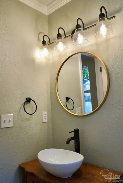 Bath - 7724 Elrod Rd, Milton, FL 32570 photo 2 of 3
