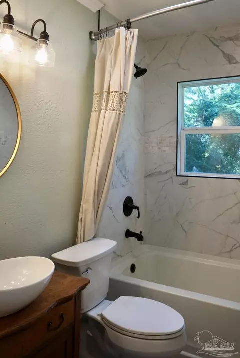 Bath - 7724 Elrod Rd, Milton, FL 32570 photo 3 of 3