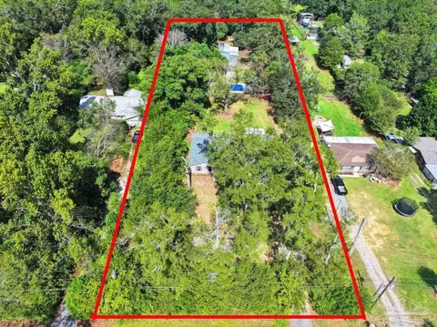 122 Eden Ln, Cantonment, FL 32533
