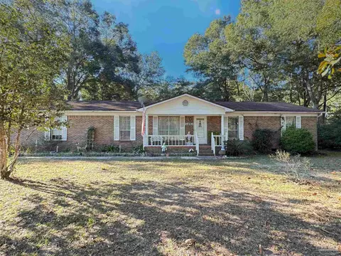 1493 Chippendale Rd, Cantonment, FL 32533