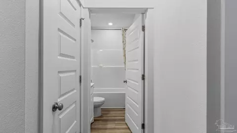 Entry Way - 8106 Fox Hunt Dr, Milton, FL 32583 photo 4 of 4