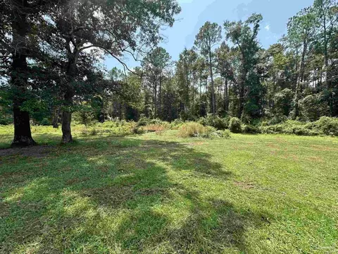 12 Bullard Rd, Milton, FL 32570