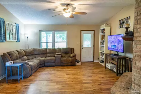5905 Castle Dr, Milton, FL 32570 photo 5