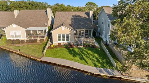 1071 Lionsgate Ln, Gulf Breeze, FL 32563