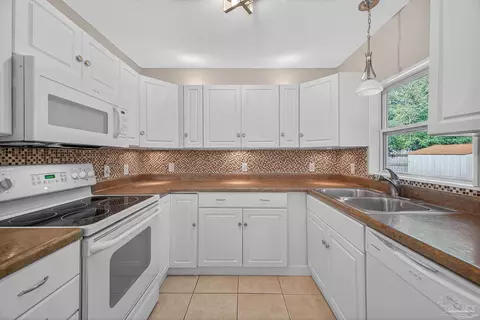 Kitchen - 6524 Oakcrest Rd, Milton, FL 32570 photo 1 of 3
