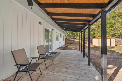 Exterior - 6524 Oakcrest Rd, Milton, FL 32570 photo 4 of 6