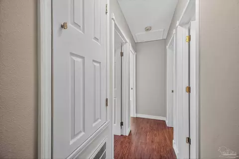 Entry Way - 6524 Oakcrest Rd, Milton, FL 32570 photo 5 of 7