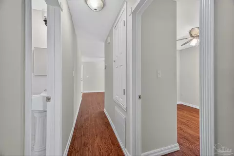 Entry Way - 6524 Oakcrest Rd, Milton, FL 32570 photo 6 of 7