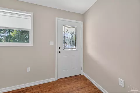 Entry Way - 6524 Oakcrest Rd, Milton, FL 32570 photo 1 of 7