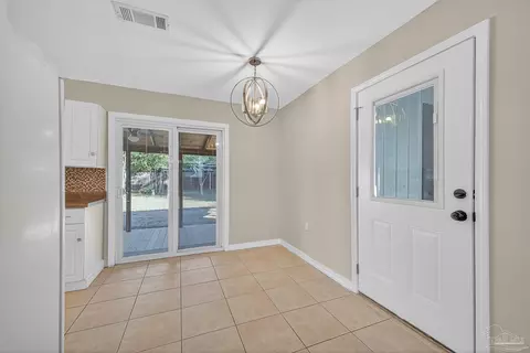 Entry Way - 6524 Oakcrest Rd, Milton, FL 32570 photo 3 of 7