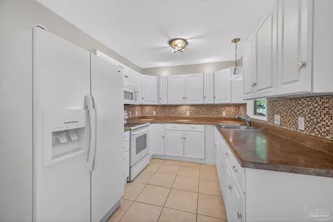 Kitchen - 6524 Oakcrest Rd, Milton, FL 32570 photo 2 of 3