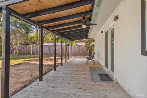 Exterior - 6524 Oakcrest Rd, Milton, FL 32570 photo 3 of 6