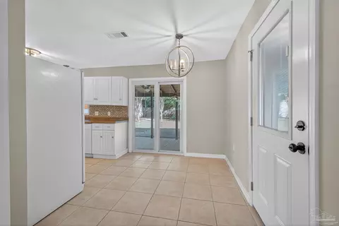 Entry Way - 6524 Oakcrest Rd, Milton, FL 32570 photo 2 of 7
