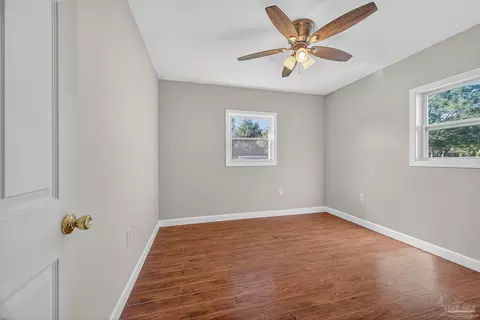 Bedroom - 6524 Oakcrest Rd, Milton, FL 32570 photo 6 of 8